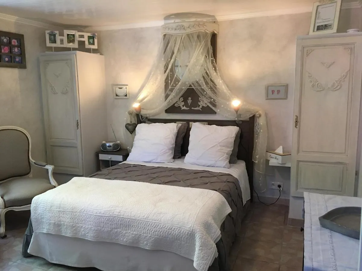 Lou Pero Mousco Hotel Saint-Paul-en-Forêt
