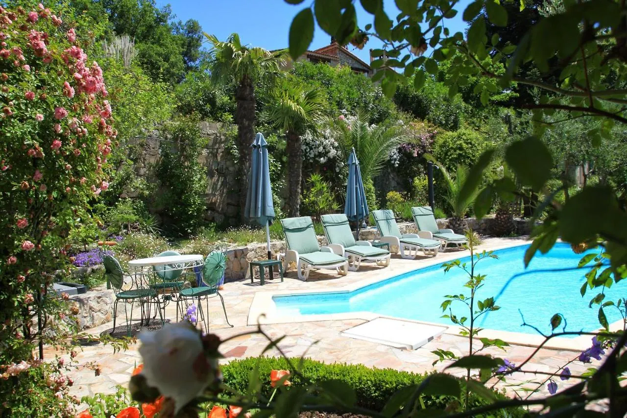 Lou Pero Mousco Hotel Saint-Paul-en-Forêt Frankrijk